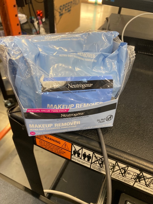 Photo 1 of Neutrogena Makeup Remover Wipes, Daily Facial Cleanser Towelettes, Gently Cleanse and Remove Oil & Makeup, Alcohol-Free Makeup Wipes, 2 x 25 ct