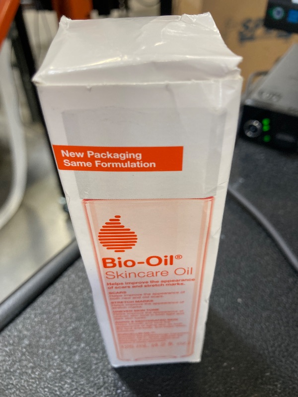 Photo 1 of Bio-Oil Skincare Body Oil Serum for Scars and Stretch Marks, Face and Body Moisturizer with Vitamin E & A for Sensitive Dry Skin, Dermatologist Recommended, Non-Comedogenic, 4.2 Oz