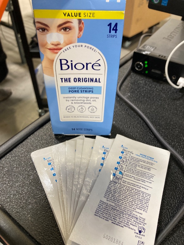 Photo 1 of Biore Deep Cleansing Pore Strips Nose 12 Each 