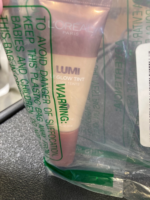 Photo 1 of L'Oreal Paris Lumi Le Glow Skin Tint, Lightweight Water-Based Tinted Serum with Foundation-Like Coverage, Glow Illuminator, Cool 100, 0.85 Fl Oz