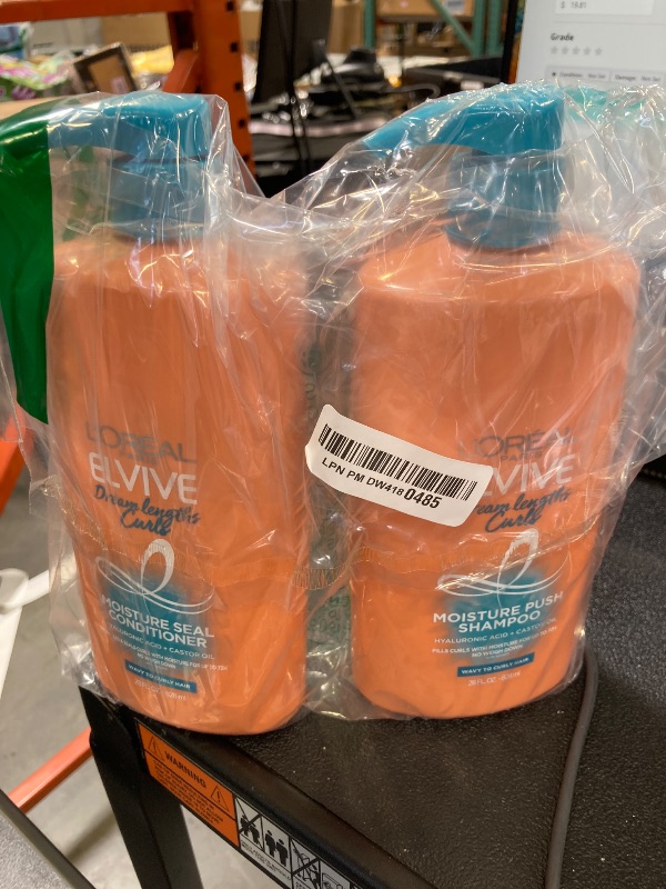 Photo 1 of L'Oreal Paris Elvive Dream Lengths Curls Shampoo and Conditioner 2PK, Paraben-Free with Hyaluronic Acid and Castor Oil. Best for wavy hair to curly hair, 1 kit