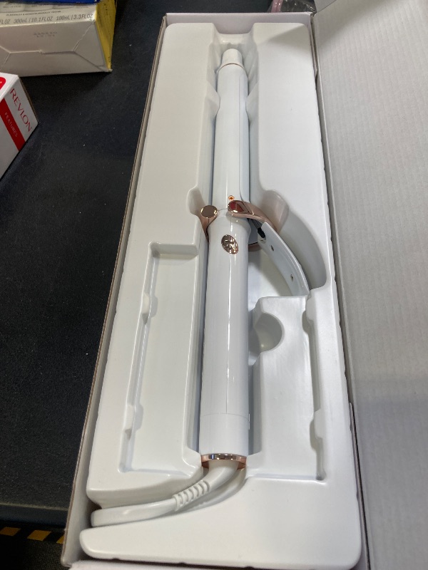 Photo 1 of T3 SinglePass Curl X Extra-Long Barrel 1", 1.25", 1.5" Curling Iron with 9 Heat Settings and Ceramic Barrel for Fast Styling and Lasting Results on All Hair Types