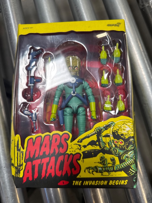 Photo 1 of Super7 ULTIMATES! Mars Attacks Martian The Invasion Begins - 7" Mars Attacks Action Figure with Accessories Vintage Collectibles and Retro Toys
