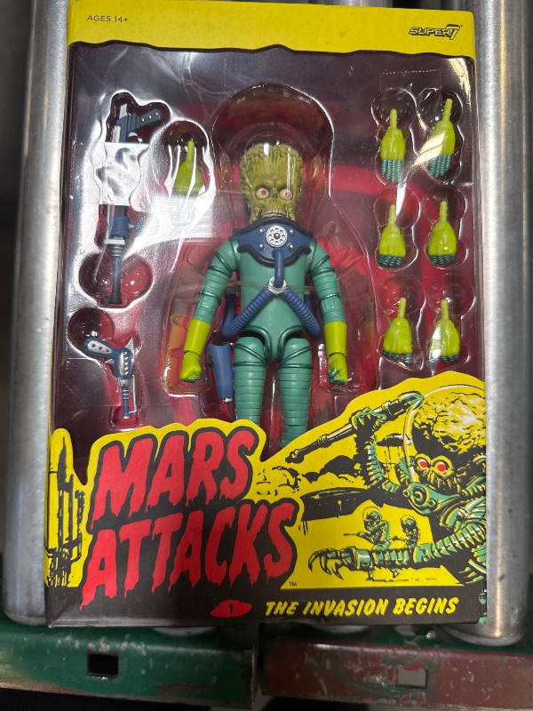 Photo 1 of Super7 ULTIMATES! Mars Attacks Martian The Invasion Begins - 7" Mars Attacks Action Figure with Accessories Vintage Collectibles and Retro Toys