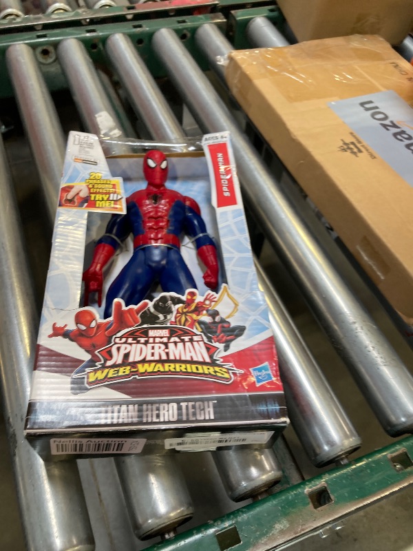 Photo 1 of Marvel Ultimate Spider-Man Web Warriors Titan Hero Tech Electronic Spider-Man 12-Inch Figure