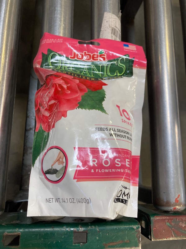 Photo 1 of Jobe?s 04128 Organic Rose and Flowering Shrub Fertilizer Spikes, 3-5-3,