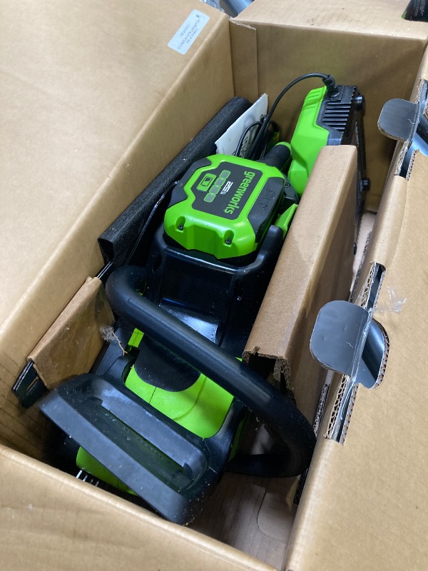 Photo 1 of Greenworks 60V 14'' 1.2kW Chainsaw »