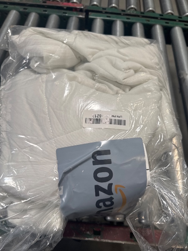 Photo 1 of Amazon Basics Hypoallergenic Quilted Mattress Topper Pad, Cover 18 Inches Deep, Full, White