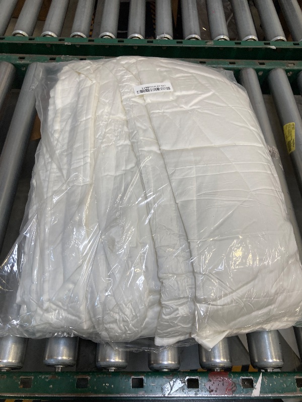 Photo 1 of Bedsure Cooling Quilt - Cooling Comforter Queen Size, Moisture-Wicking and Silky Soft for Hot Sleepers and Night Sweats, Luxury Tencel Lyocell Cotton Bedspread, Lightweight & Breathable Summer Quilt