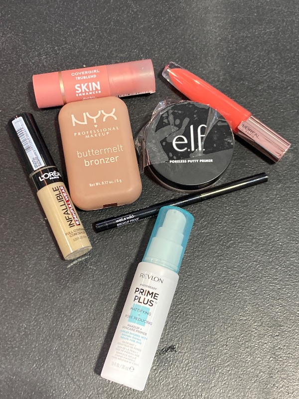 Photo 1 of Beauty Bundle- SOLD AS IS- read clerk notes.