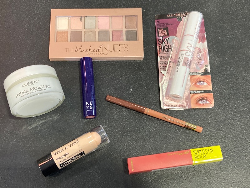 Photo 1 of Beauty Bundle- SOLD AS IS- read clerk notes.
