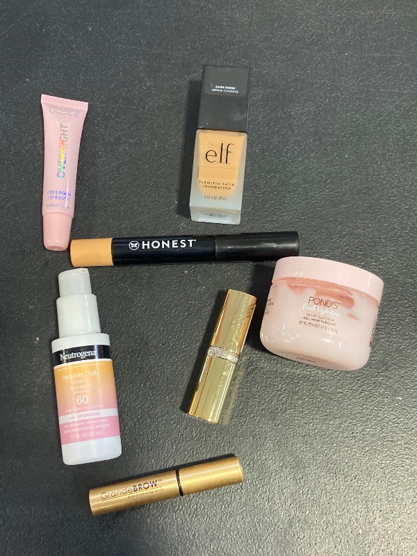 Photo 1 of Beauty Bundle- SOLD AS IS- read clerk notes.

