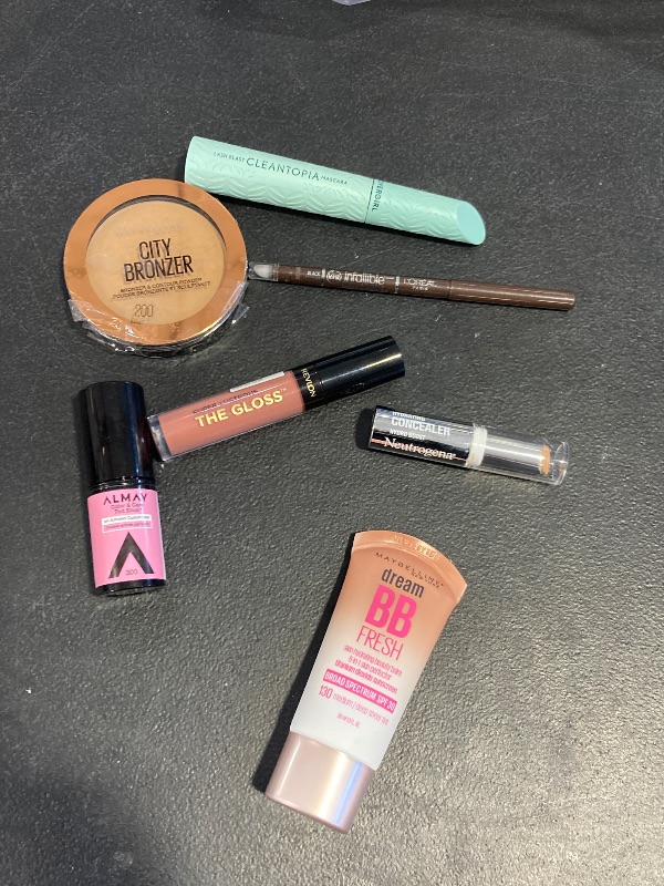 Photo 1 of Beauty Bundle- SOLD AS IS- read clerk notes.
