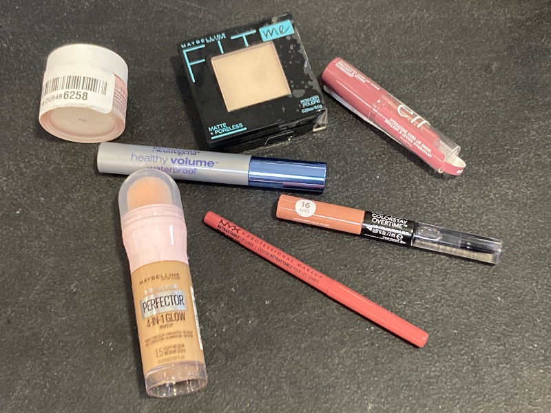 Photo 1 of Beauty Bundle- SOLD AS IS- read clerk notes.
