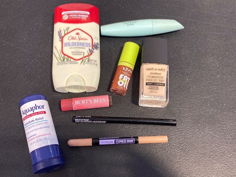 Photo 1 of Beauty Bundle- SOLD AS IS- read clerk notes.
