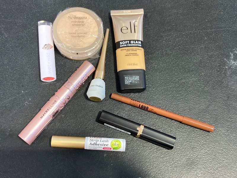 Photo 1 of Beauty Bundle- SOLD AS IS- read clerk notes.
