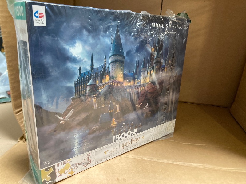 Photo 1 of Ceaco - Thomas Kinkade - Harry Potter - Hogwart's Castle - 1500 Piece Jigsaw Puzzle