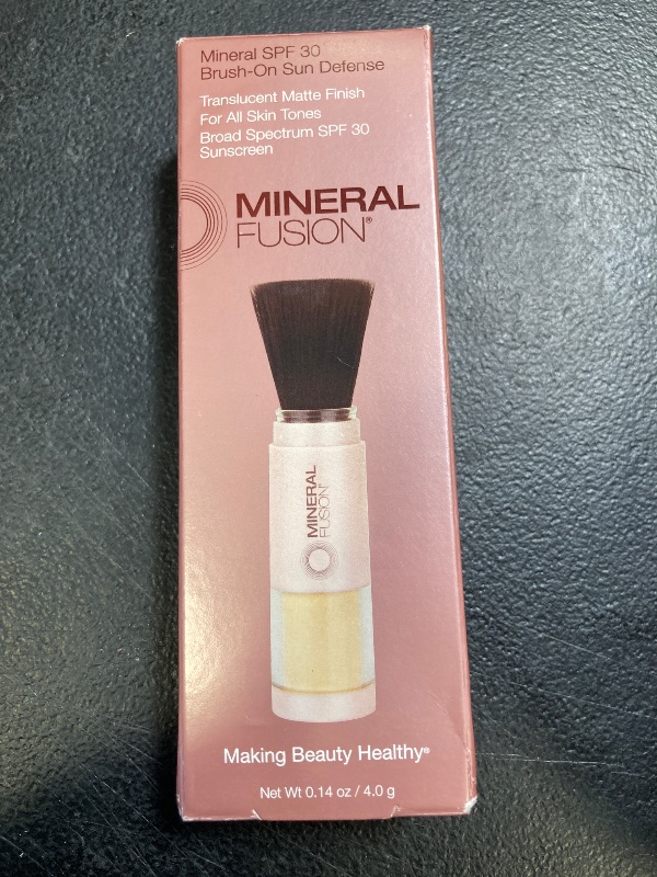 Photo 1 of Mineral Fusion Brush-On Powder Sunscreen for Face, SPF 30, Invisible Mineral Sunscreen, UVA UVB protection, Non Toxic and Hypoallergenic, 0.14 oz
