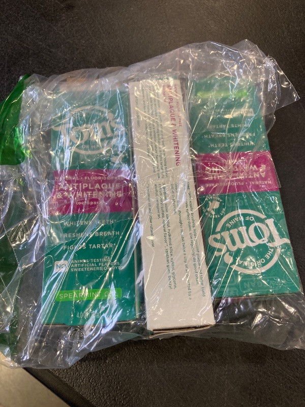 Photo 1 of Tom's of Maine Antiplaque and Whitening Fluoride Free Natural Toothpaste Gel, Vegan, Spearmint, 4 Ounces (3 Pack)