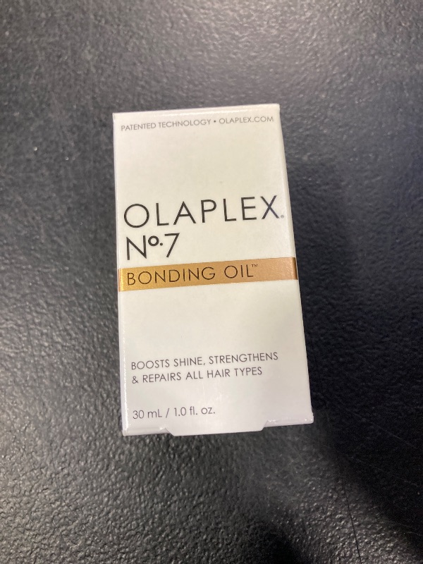 Photo 1 of Olaplex No. 7 Bonding Oil, Concentrated High Shine Oil, Heat Protectant, Visibly Smooths & Softens Hair, Added Color Vibrancy, Up to 72 Hour Frizz Control, For All Hair Types, 1 fl oz