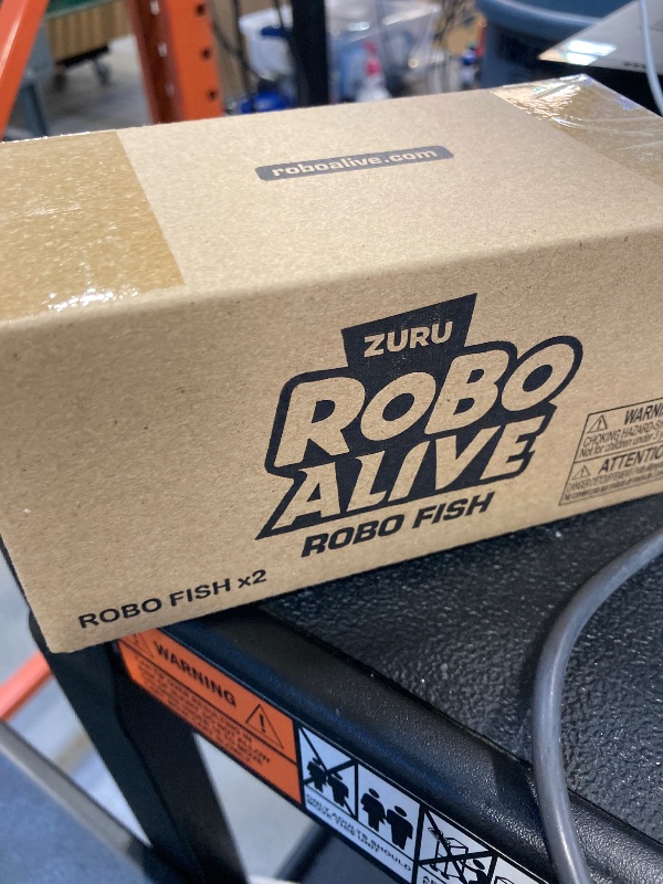Photo 1 of Robo Alive Robo Fish Robotic Swimming Fish (Blue + Red) by ZURU Water Activated, Changes Color, Comes with Batteries, Amazon Exclusive (2 Pack) Series 3