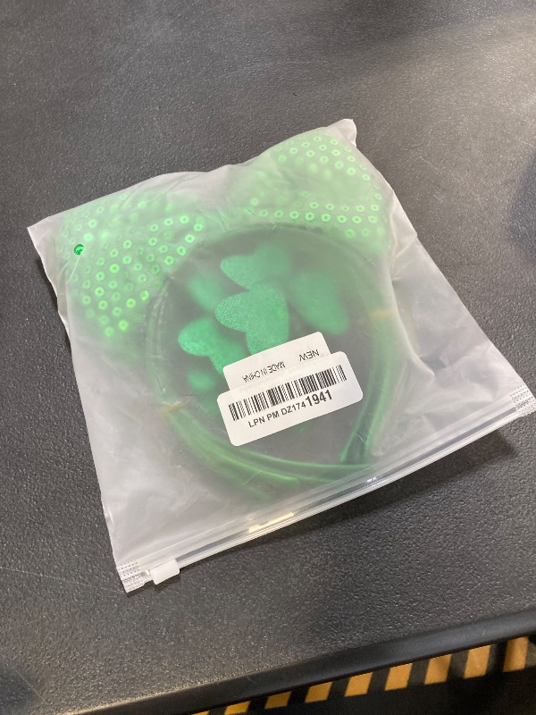 Photo 1 of St Patricks Day Headband, 4Pcs Glitter Green Shamrock Clover Headbands Kids Sparkly Green Bow Hairband for Women Girls Saint Patrick's Day Irish Party Accessories