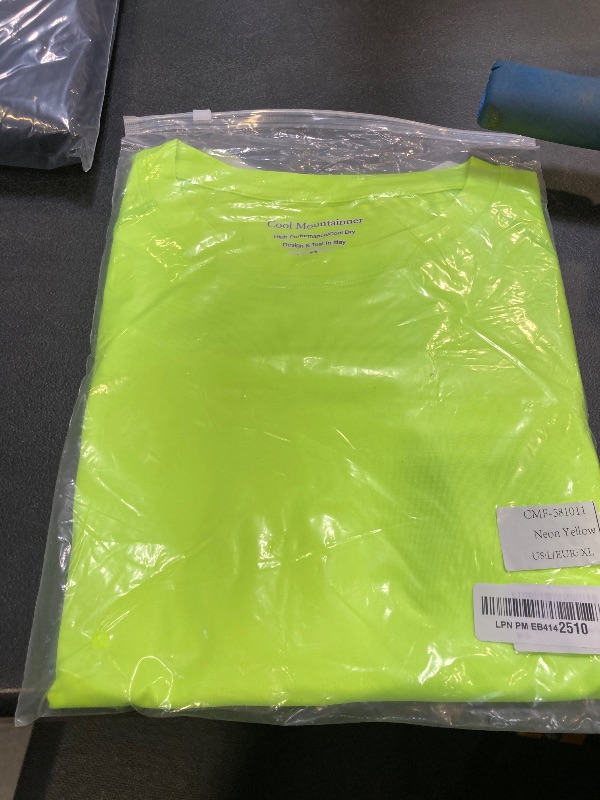 Photo 1 of Men's Short Sleeve T-Shirt Fluorescent Yellow Gym Shirt Quick Dry Running Athletic Fit Top Moisture Wicking T-Shirts Neon Yellow-L