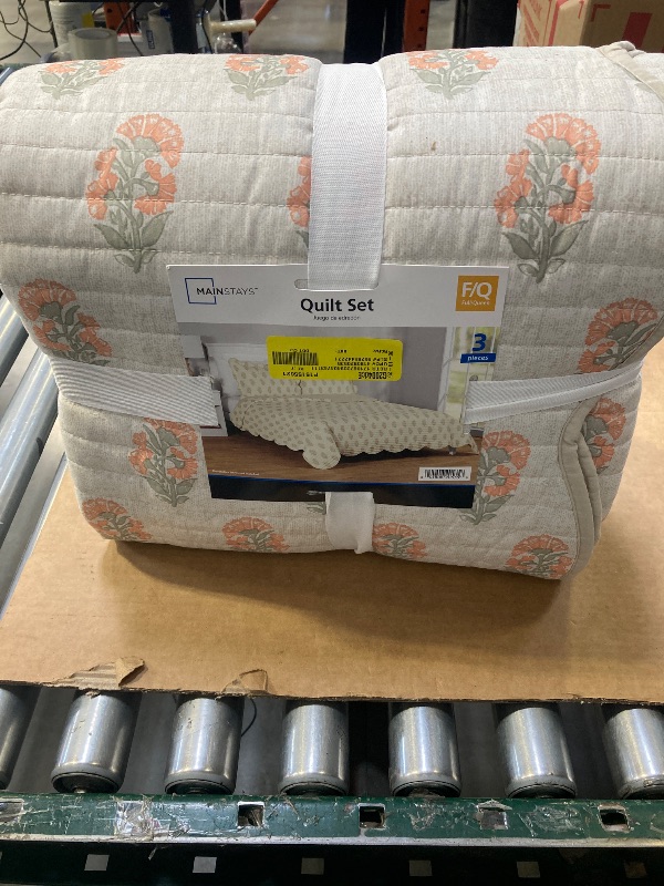 Photo 1 of Main Stays Quilt Set Full/Queen
