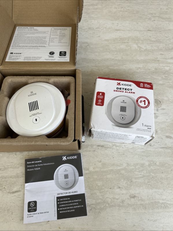 Photo 1 of Kidde 10SDR Compat Smoke Detector Alarm 4" Batteries Included Lot of 2