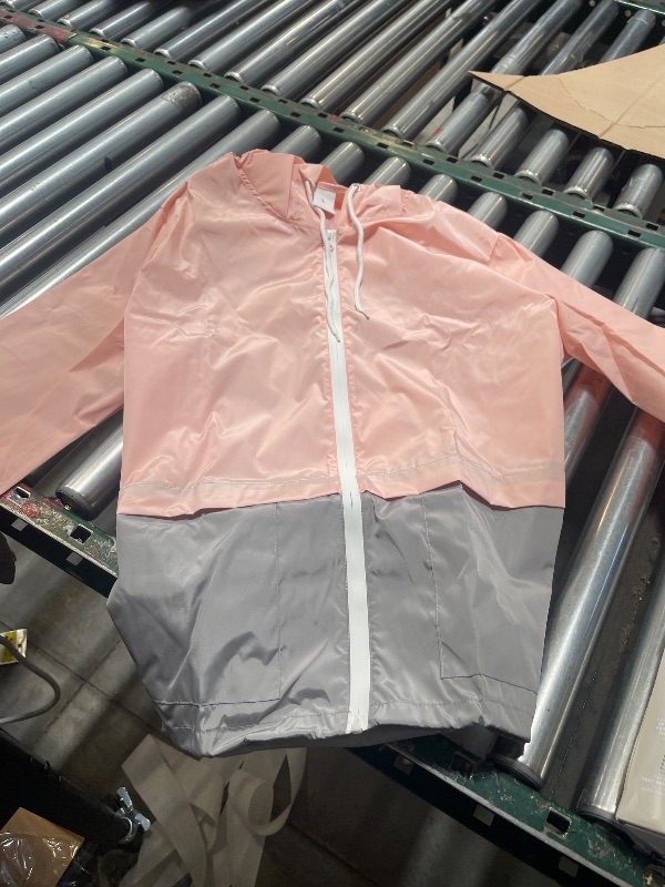 Photo 1 of Avoogue Raincoat Women Lightweight Waterproof Rain Jackets Packable Outdoor Hooded Windbreaker  SIZE L
