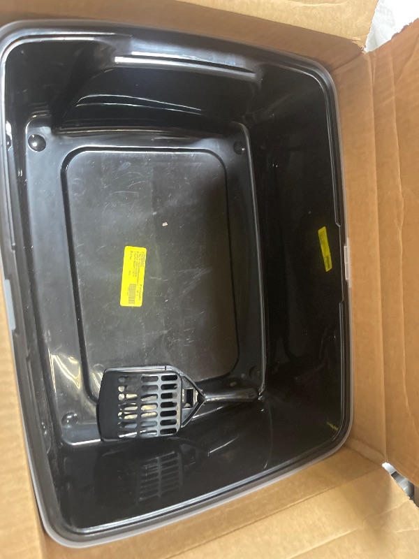 Photo 1 of Plastic kitty litter box