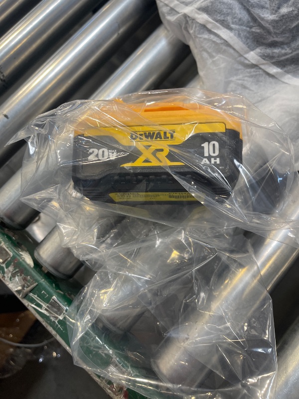Photo 1 of Dewalt DCB210R 20V MAX 10 Ah Lithium-Ion Battery (Renewed)