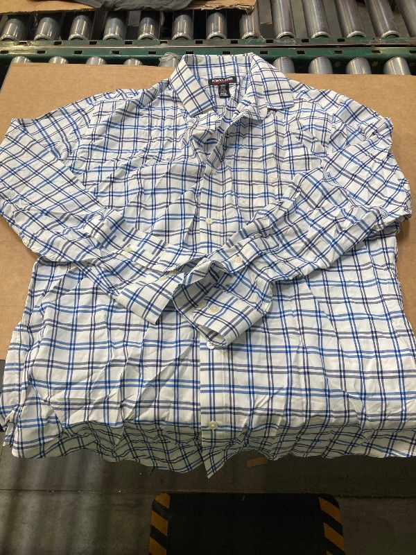 Photo 1 of Kirkland Signature Men's Button Up Shirt Large 