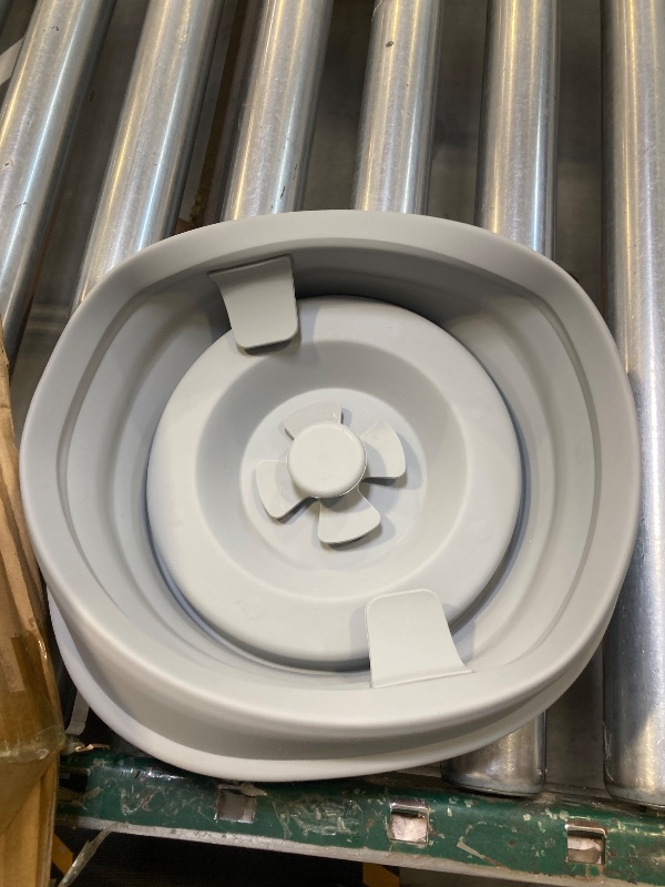 Photo 1 of Henning Lee® Magnetic & Collapsible Silicone Microwave Cover
