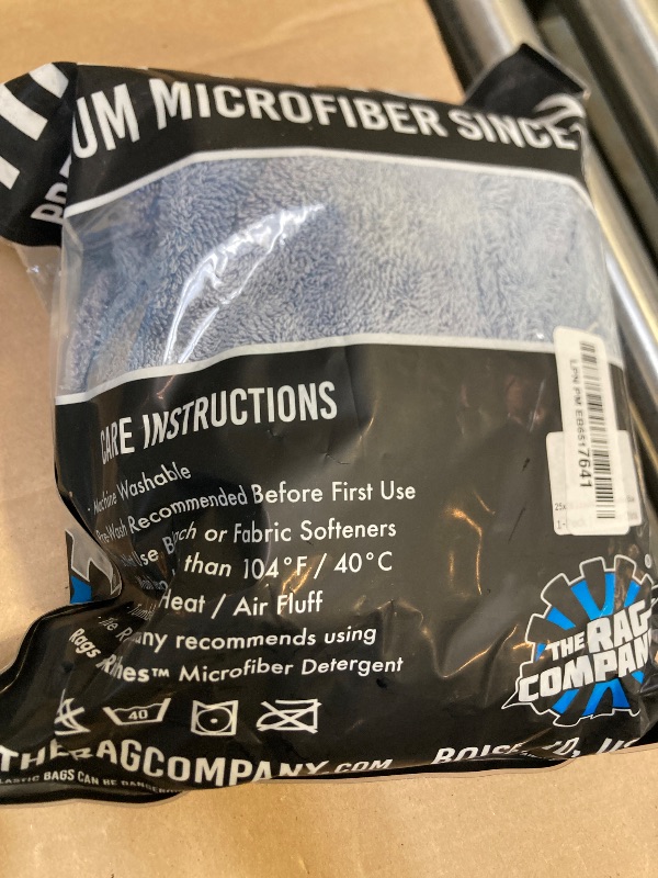 Photo 1 of The Rag Company - The Liquid8r - Absorbent 70/30 Blend Microfiber Drying Towel for Cars, Trucks, SUVs, Safe for Detailing + Scratch Free, Twist Loop, 1100gsm, 25in x 36in, Aqua Blue