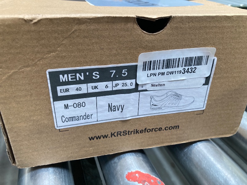 Photo 1 of KR Strikeforce Commander Mens Bowling Shoe Size 7.5 a Stylish Design and Lightweight Performance Combined in The Commander Bowling Shoes. Navy