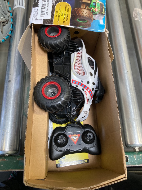 Photo 1 of Monster Jam, Official Monster Mutt Dalmatian Remote Control Monster Truck for Boys and Girls, 1:24 Scale, 2.4 GHz, Kids Toys for Ages 4-6+