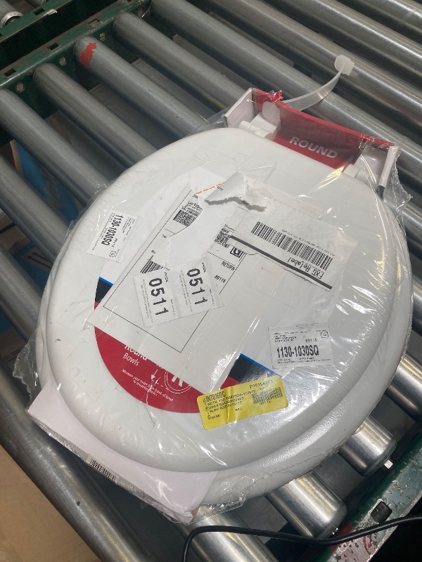 Photo 1 of Mainstays Molded Round 16.5" Wood Toilet Seat - White 