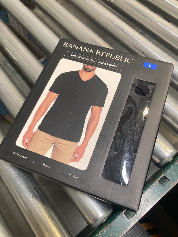 Photo 1 of Banana Republic Men's V-Neck Tee, 3-pack, BLACK, SIZE L
