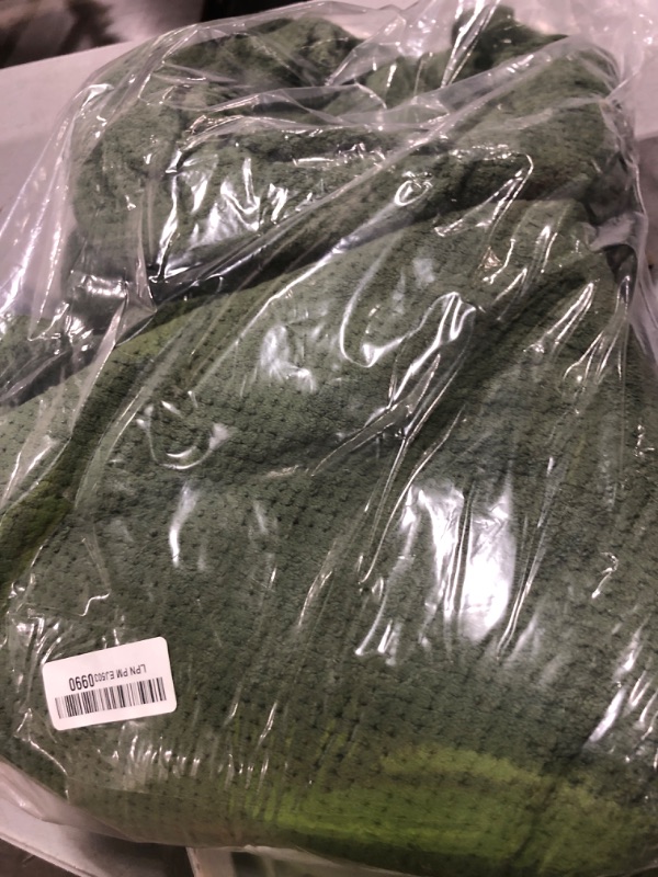 Photo 1 of YTYC 29x59 Inch Bath Towels Set of 6 Large, Super Soft Absorbent Lint Free Microfiber Towels for Bathroom 80% Polyester (Olive Green, 6 Piece)