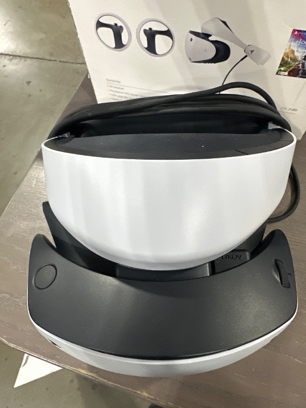 Photo 1 of PlayStation VR2 Horizon Call of The Mountain™ Bundle (PSVR2)
