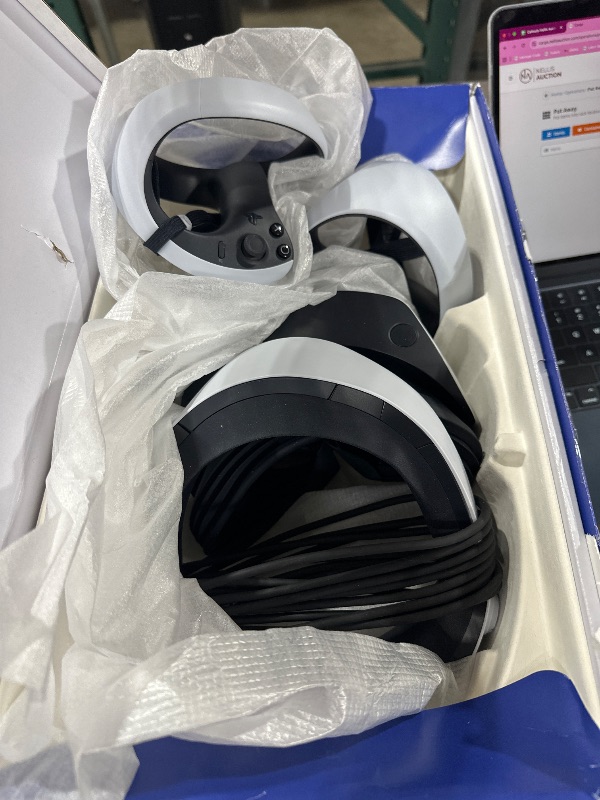 Photo 1 of PlayStation VR2 Horizon Call of The Mountain™ Bundle (PSVR2)