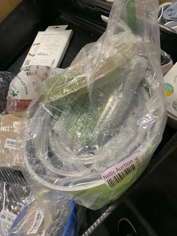 Photo 1 of 6 count mixing bowls with lids and utensils