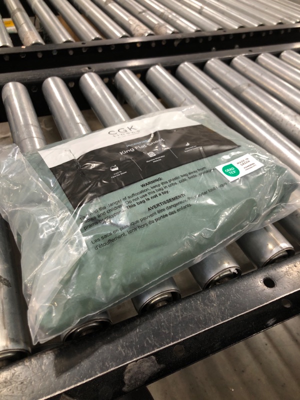 Photo 1 of King Size Flat Sheet - Hotel Quality Top Flat Bed Sheet Only - Ultra-Soft, Comfy, Breathable & Cooling - Fade & Wrinkle Free - Easy-Care, Stain & Shrink Resistant Bedding - Oeko-Tex - Emerald Green