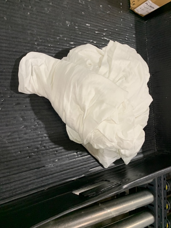 Photo 1 of WHITE FITTED SHEET 