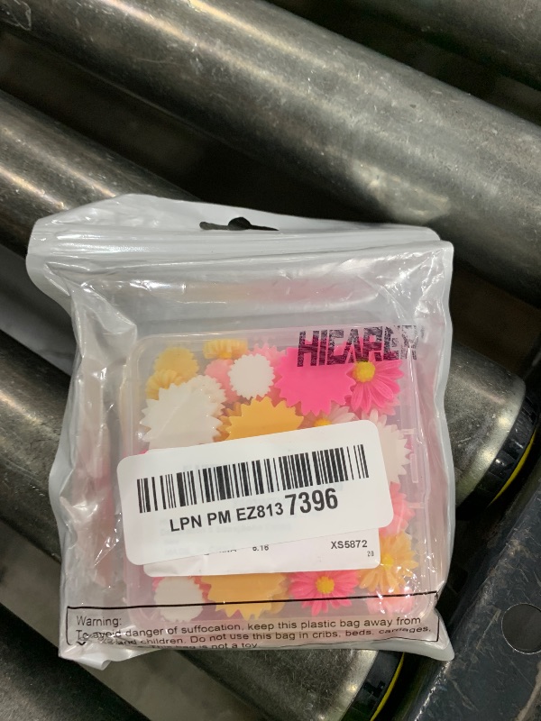 Photo 1 of Hicarer 50 Pcs Flatback Resin Daisy Flowers Daisy Flower Epoxy Beads Charms Mini Decorated Daisies Artificial with Storage Box for DIY Craft Pen Box Cloth Home Decoration 3 Sizes (Boho Color)