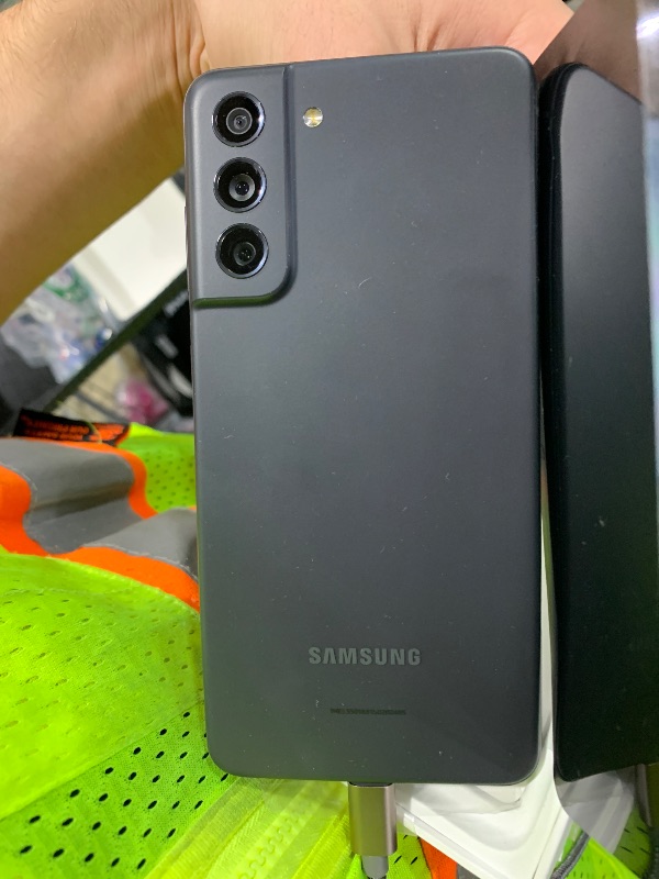 Photo 1 of SAMSUNG Galaxy S21 FE 5G Cell Phone, Factory Unlocked Android Smartphone, 256GB, 120Hz Display Screen, Pro Grade Camera, All Day Intelligent Battery, US Version, Graphite