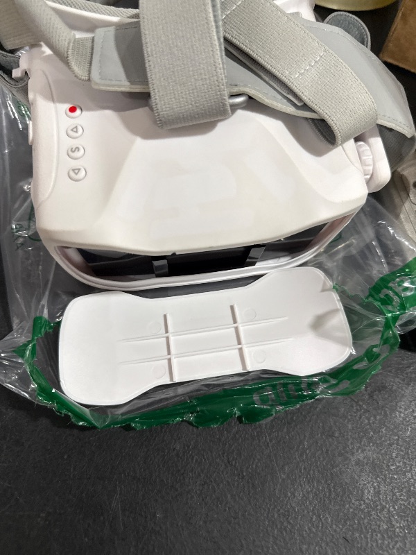 Photo 1 of Vr head set 