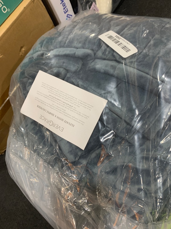 Photo 1 of RECYCO Luxury Velvet Quilt Set Full Queen Size, Lightweight Velvet Comforter Set, Oversized Bedspread Coverlet Quilted Bedding Set, with 2 Matching Pillow Shams, for All Season, Navy Blue