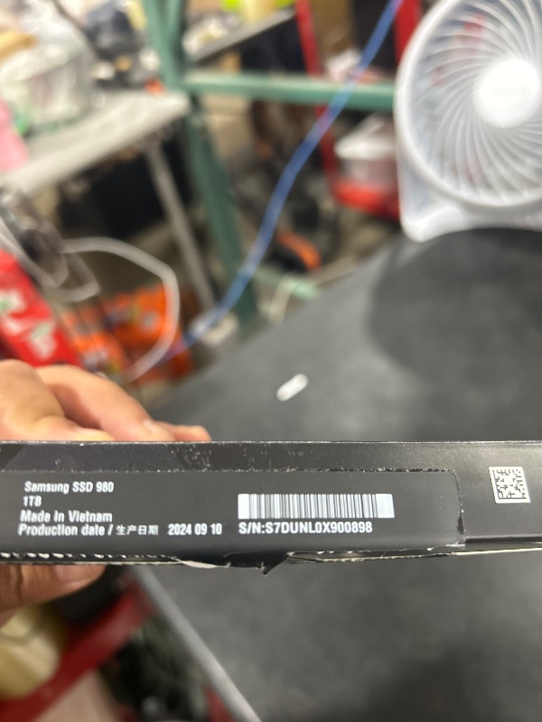 Photo 1 of Samsung 980 PRO SSD 2TB PCIe NVMe Gen 4 Gaming M.2 Internal Solid State Drive Memory Card, Maximum Speed, Thermal Control MZ-V8P2T0B/AM